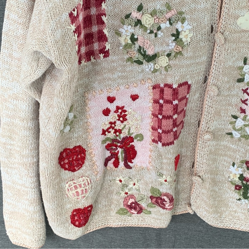 Vintage Sweater Y2K Beige Patchwork Cardigan Heirloom Collectibles Flowers Love - Picture 4 of 9
